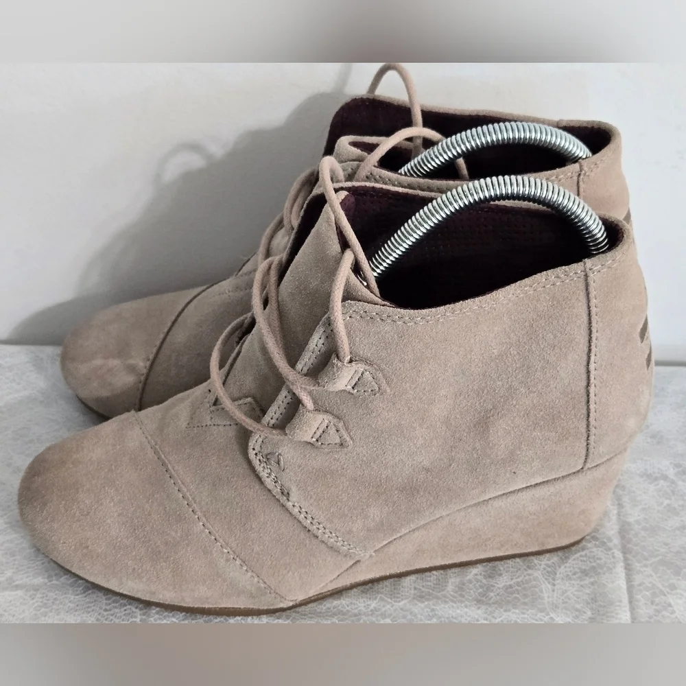 Toms Original One For One Suede Ankle Boots 10 Oatmeal